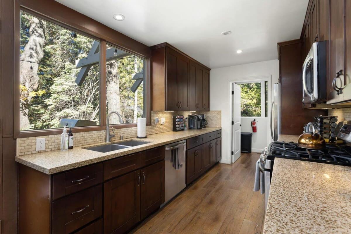 Snowflower Cabin Modern Luxe, 2 Level, 1500 Sqft, Ac, View, Dogs, Walk To Village Лейк-Эрроухед Экстерьер фото